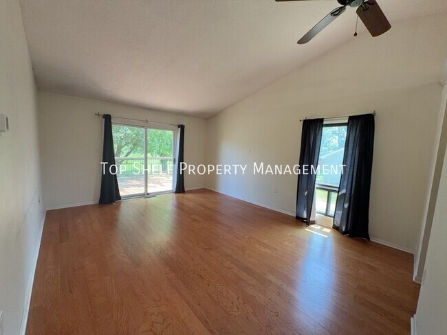 Photo - 1002 E 18th St