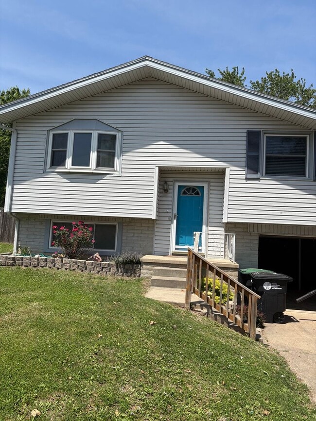 Photo - 3 bed/2 bath $2095