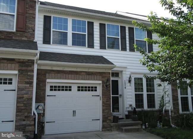 Building Photo - 1219 Madison Ln Rental