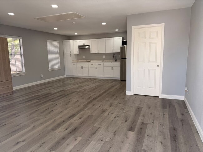 Building Photo - 6846 Hertford Park Dr Unit 2