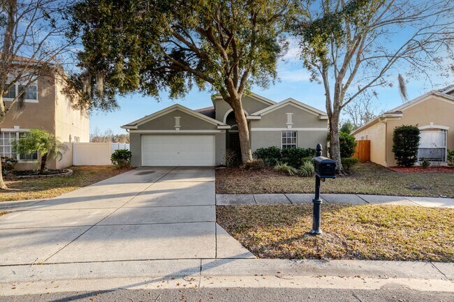 Photo - Highly Desirable Land O’ Lakes Rental With Easy Tampa Access