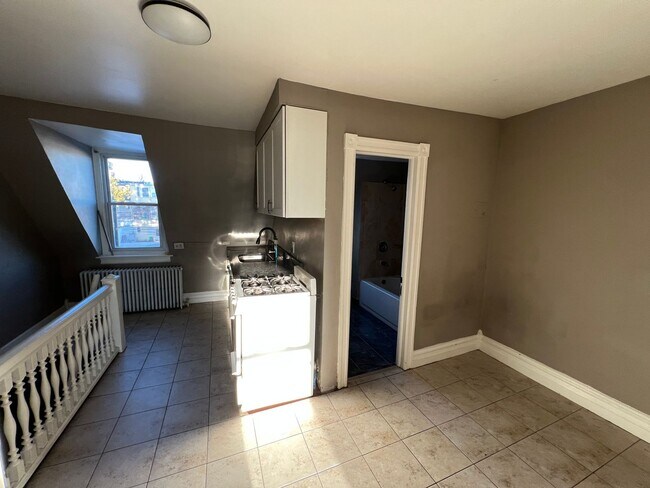 Photo - 23 S Madison St Unit Apt 3