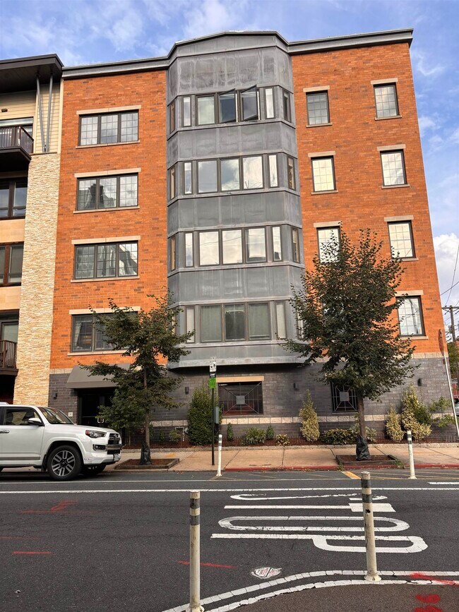 Building Photo - 701 Monroe St Unit 2C Rental
