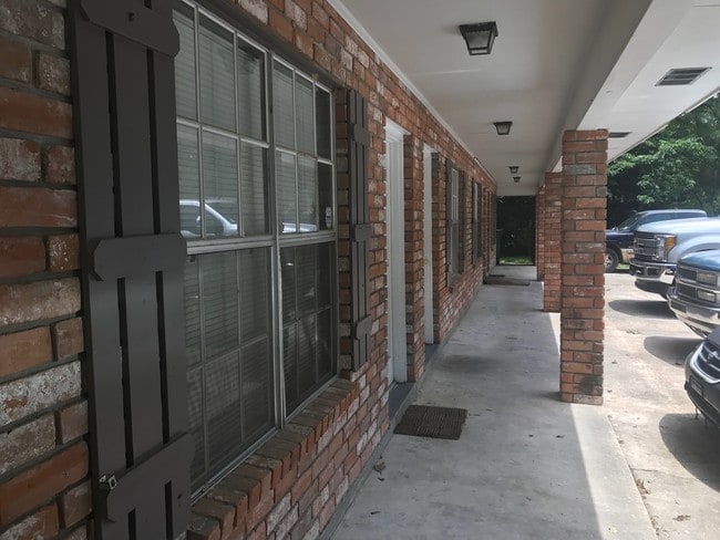 Building Photo - 42185 Deborah Dr Rental