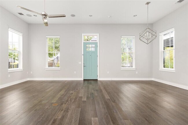 Photo - 4810 Springdale Rd