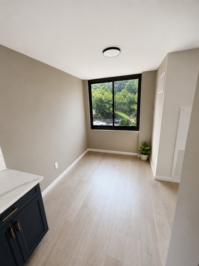 Photo - 5500 Holmes Run Pkwy Unit 101