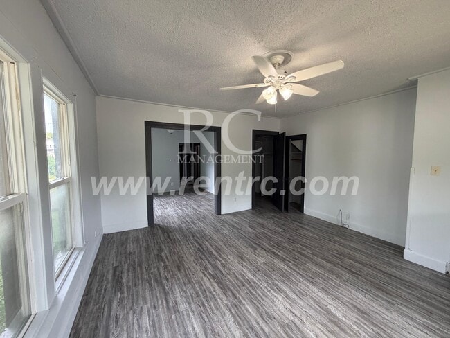Photo - 327-2 Robinson-