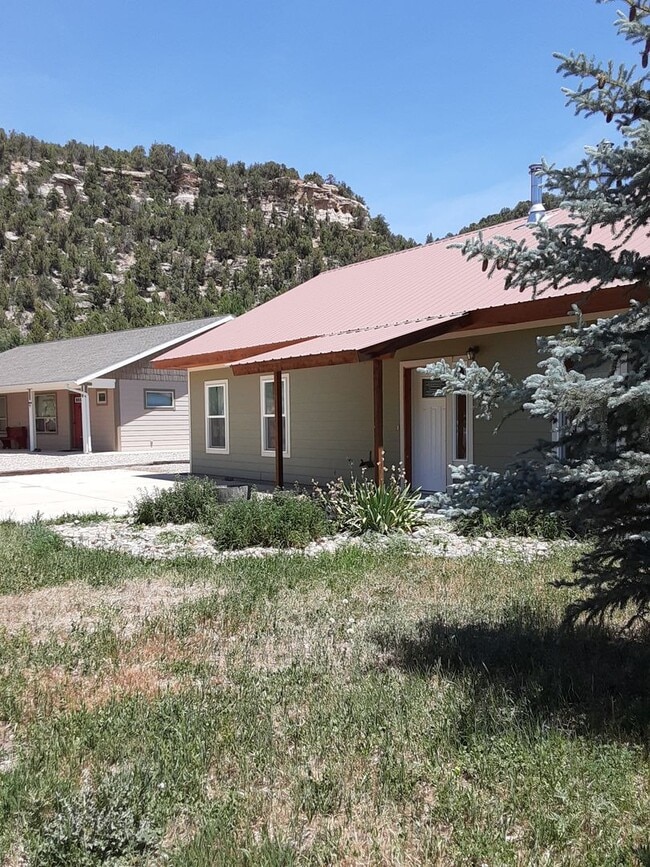 Building Photo - Lovely Dolores Home on Mtn. Side 3 bedroo...