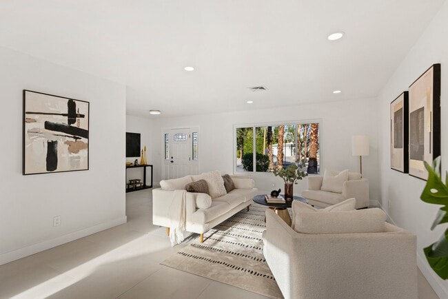 Photo - 1111 S San Joaquin Dr