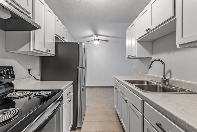 Building Photo - Diamond Pointe Apartments