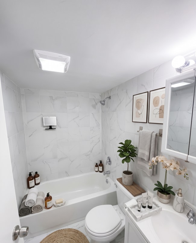 Photo - Beautiful modern unit near public transport with parking included available 8/1/26
