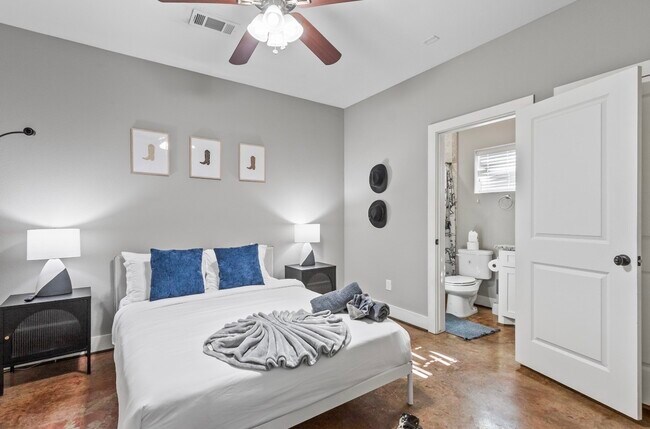 Photo - 2911 Blodgett St