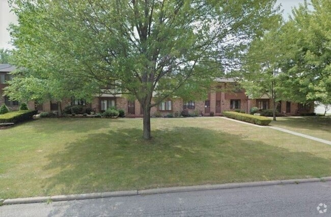 Building Photo - 1414 Maplecrest Dr Rental