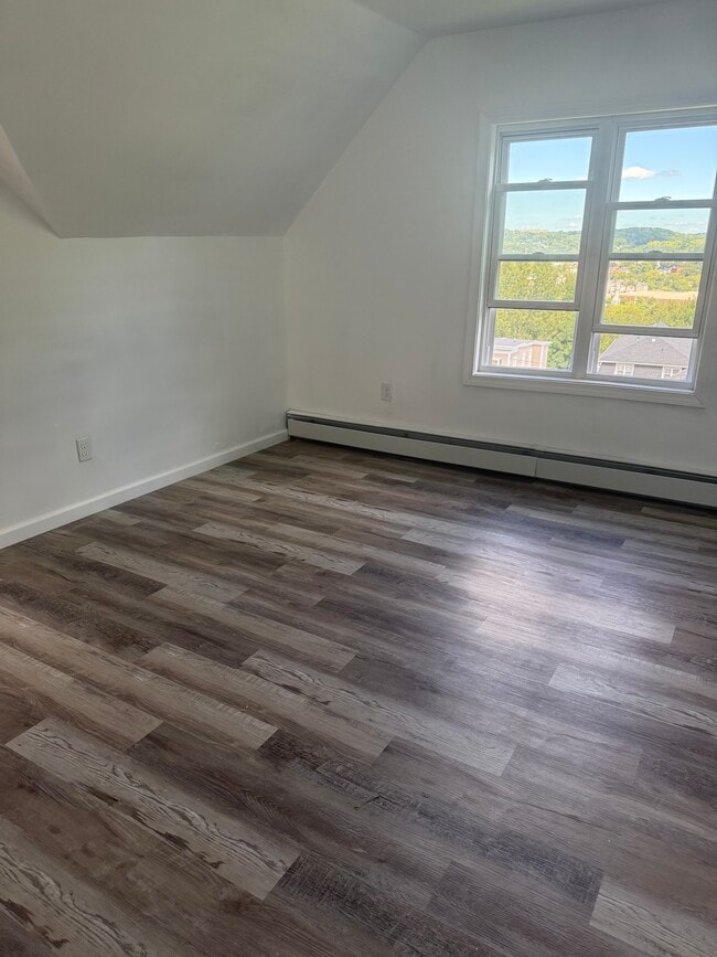 Photo - 15 Seymour St Unit 3rd Floor