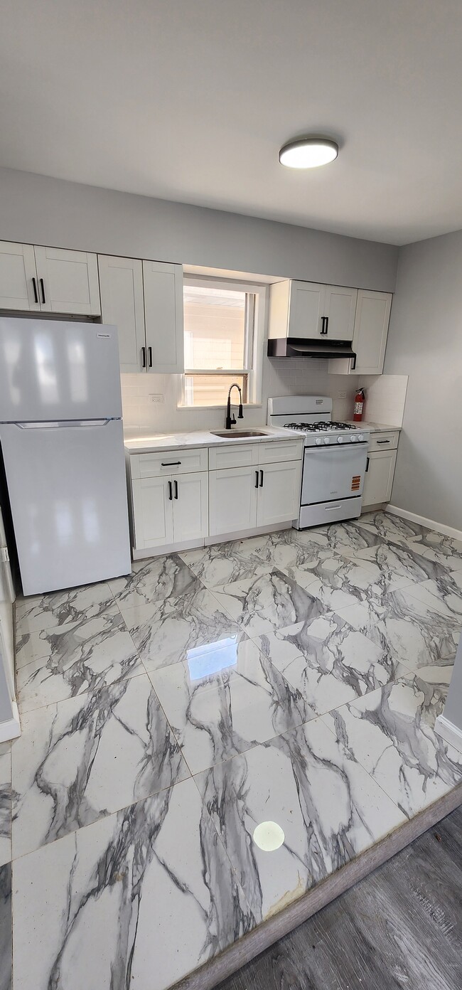 Building Photo - 1760 Winfield St Unit #1 Rental