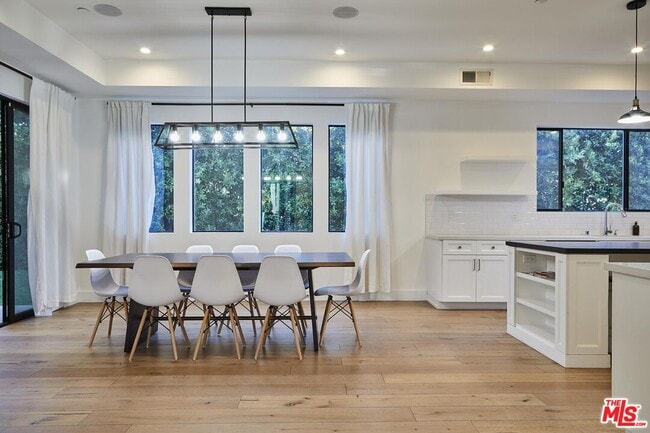 Photo - 18911 Hatteras St