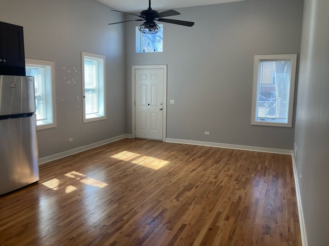 Photo - 1929 W Montrose Ave Unit 1S