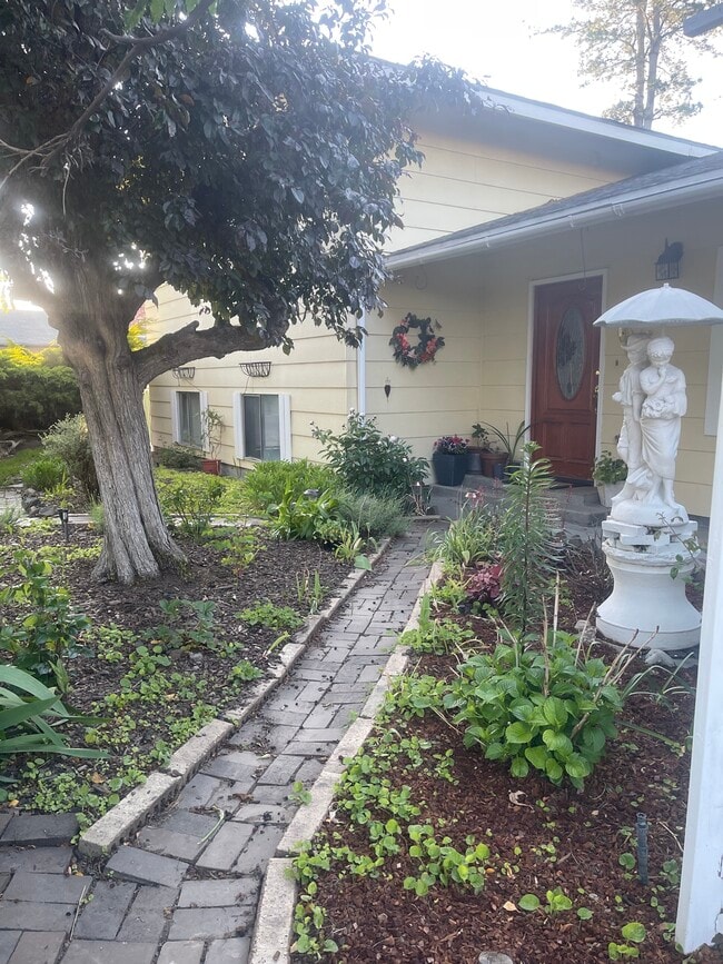 Building Photo - 1301 3rd St SE Unit 1301A