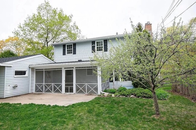 Photo - 1215 Everett St S