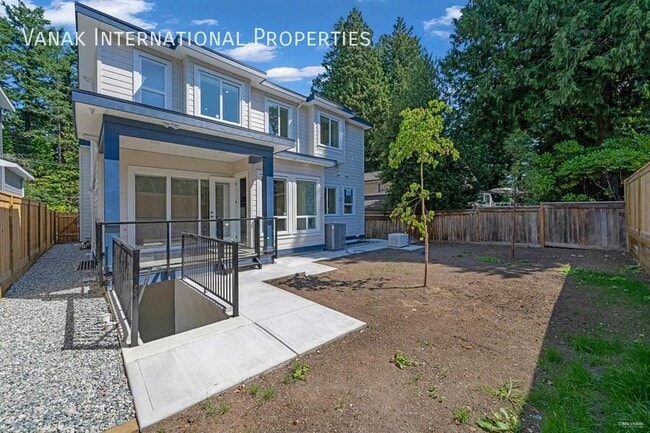 Building Photo - 5238-5236 6 Ave Unit Basement