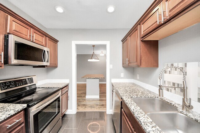 Photo - 2224 S Piney Point Rd Unit 227