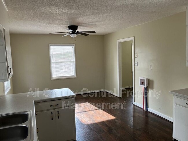 Photo - 1444 31st St N