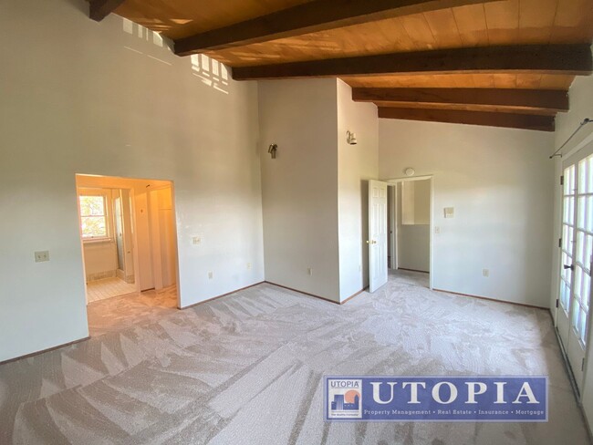 Photo - Beach Hill Townhouse, 3 Bedroom, 2.5 Bathroom just 2 Blocks to Main Beach