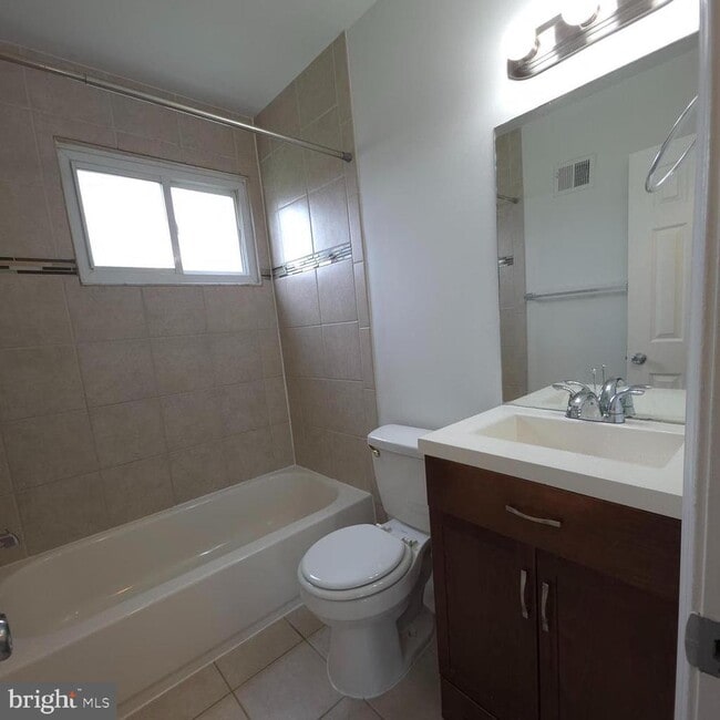 Photo - 2528 Iverson St