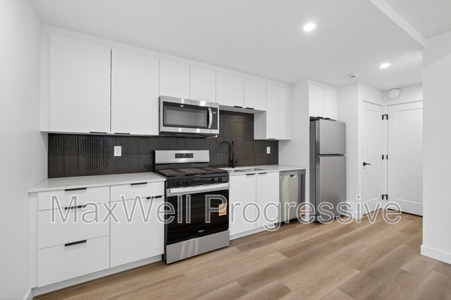 Building Photo - 10425-10470 70 Ave NW