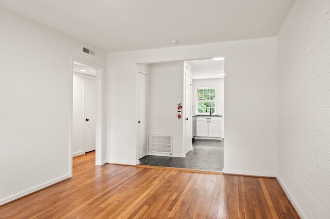 Photo - 1640 W Northwest Blvd Unidad 7