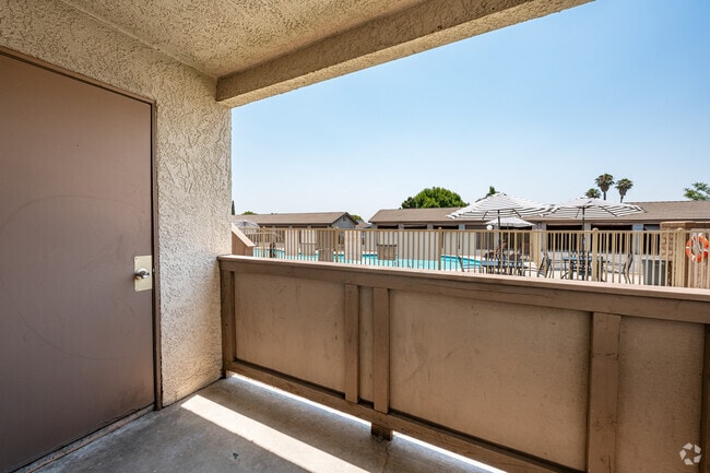 2BR, 2BA - 850SF - Patio