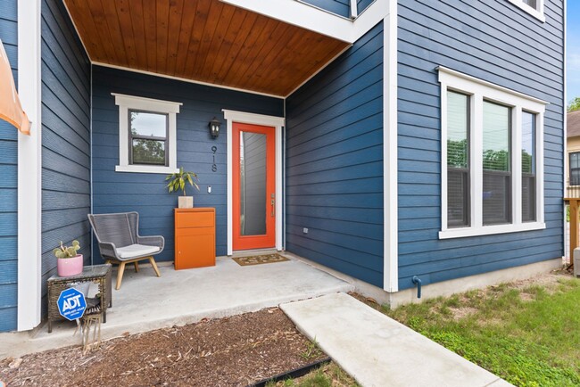 Photo - Charming Home Awaits: Spacious & Modern Living in a Prime Location