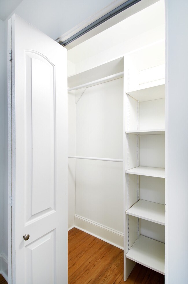 Photo - 5433 N Kenmore Ave Unit 303