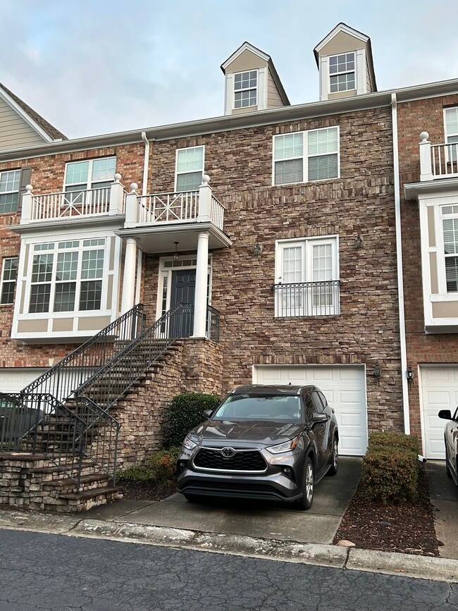 Building Photo - 11070 Skyway Dr