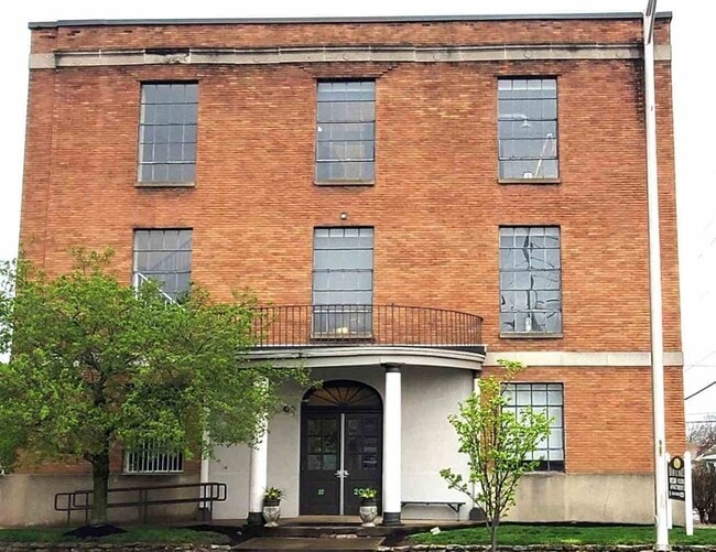 Photo - 200 S 8th St