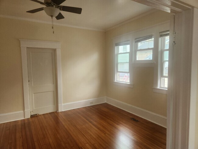 dining room - 703 W Markham Ave