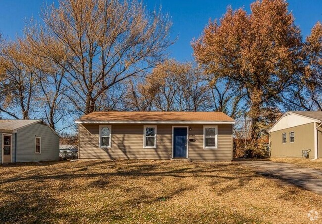 Building Photo - COMING SOON! 3 Bed 1 Bath Home! $1225.00!