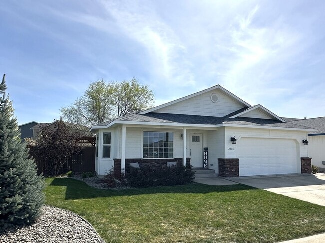 Building Photo - Beautiful 3/2 Home With Backyard Oasis!