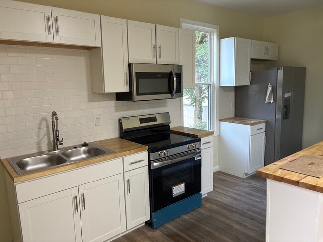 Photo - 205 Saint James Ave