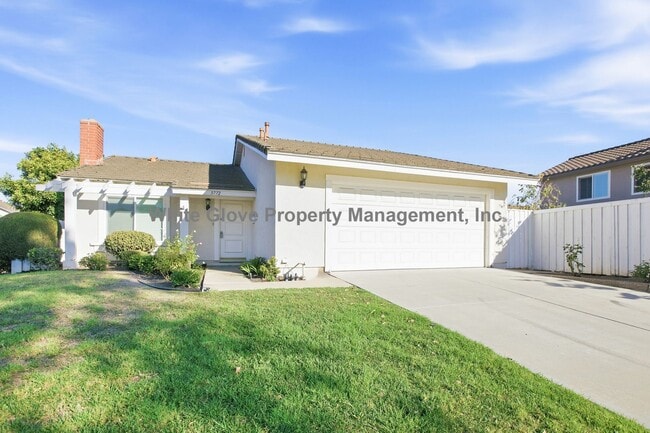Building Photo - Beautiful Irvine Home with Wood Floors, Fireplace & Private Backyard