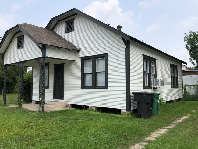 Building Photo - 1132 W Cavalcade St