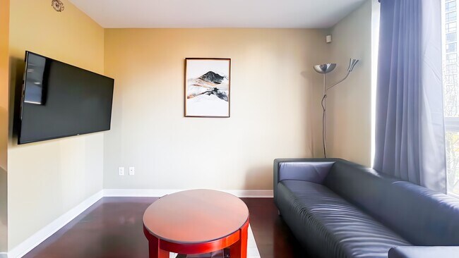 Photo - 1438 Richards St