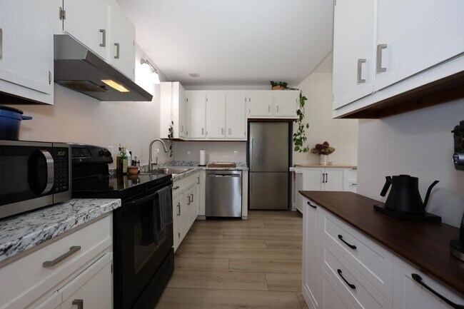 Photo - 749 Central