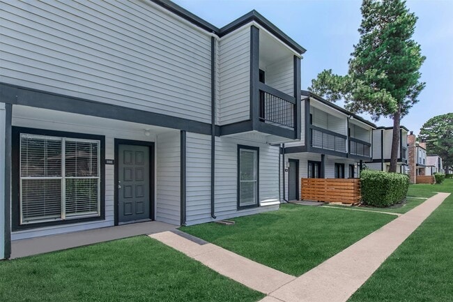 Building Photo - 18001 Cypress Trace Rd Unit 1106