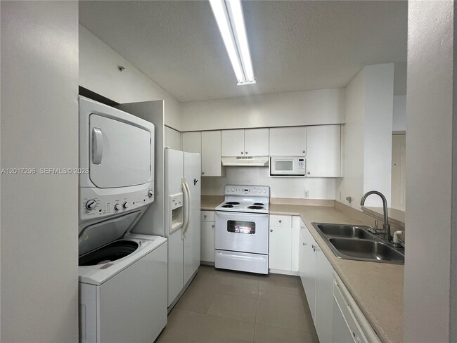 Building Photo - 5091 NW 7th St Unit 706