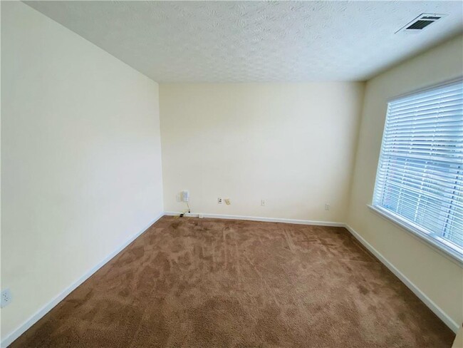 Photo - 5528 Silver Springs Dr