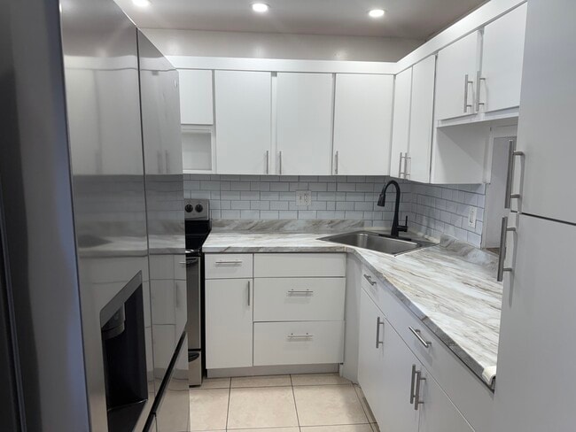 Building Photo - 5750 NW 64th Ave Unit 106
