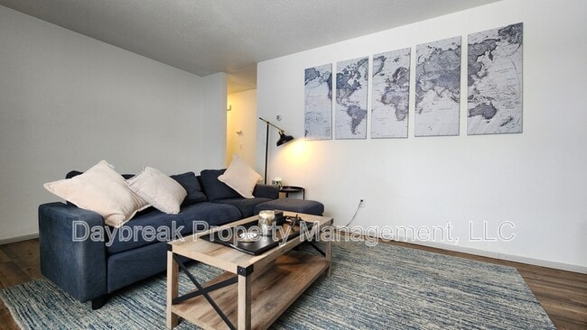 Photo - 525 7th Ave E