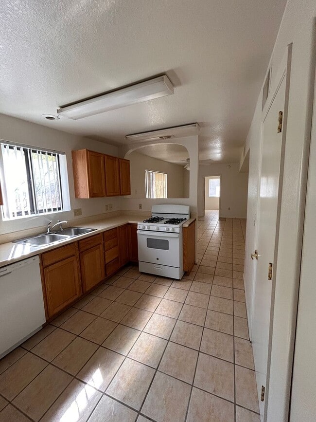 Photo - 1150 N Catalina Ave Unit 1150 N Catalina Ave 3