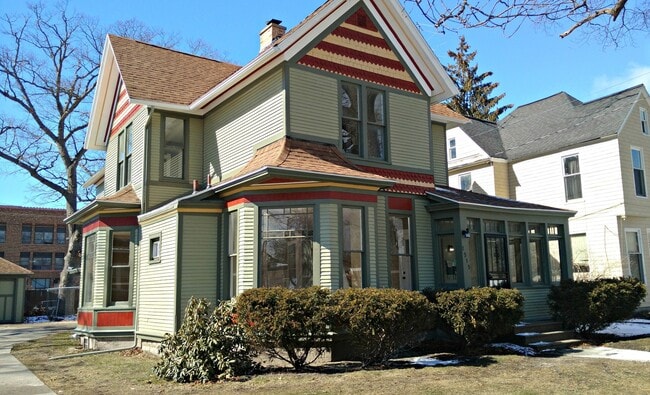 Building Photo - 1515 Peck St Unit 1